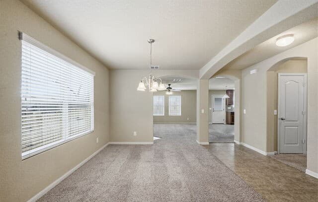 5-bedroom rental at 8119 Monte Seco in San Antonio, TX — photo 2