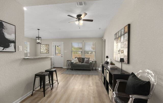 3-bedroom rental at 611 Whiting in San Antonio, TX — photo 3