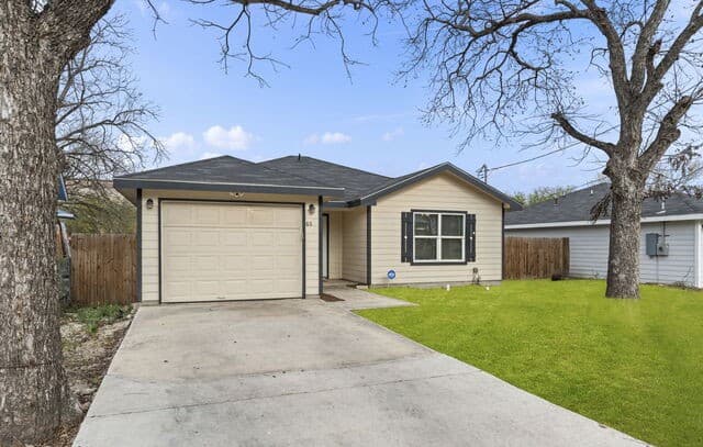 3-bedroom rental at 611 Whiting in San Antonio, TX — photo 5