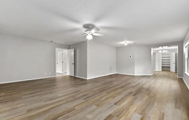 3-bedroom rental at 9327 Claret in San Antonio, TX — photo 4
