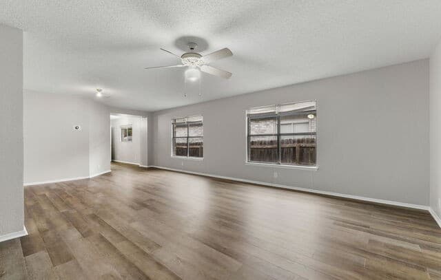 3-bedroom rental at 9327 Claret in San Antonio, TX — photo 5