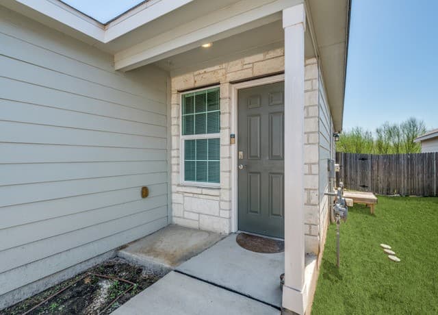 3-bedroom rental at 7210 Lavaca in San Antonio, TX — photo 3