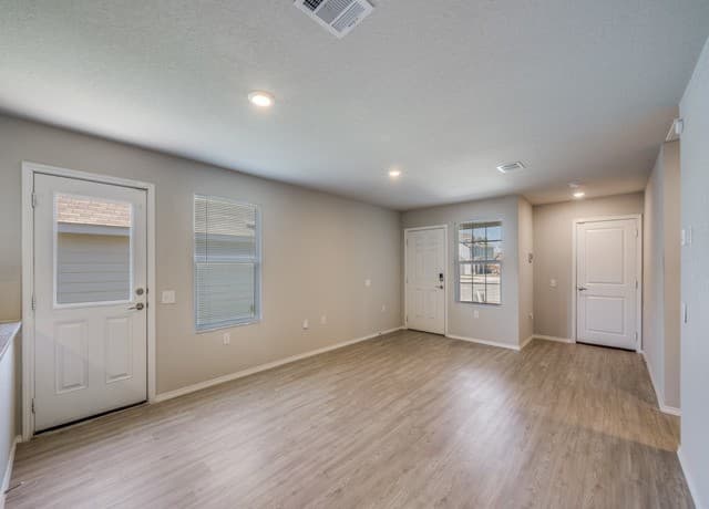 3-bedroom rental at 7210 Lavaca in San Antonio, TX — photo 4