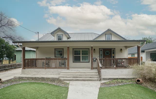 4-bedroom rental at 612 Leigh in San Antonio, TX — photo 1