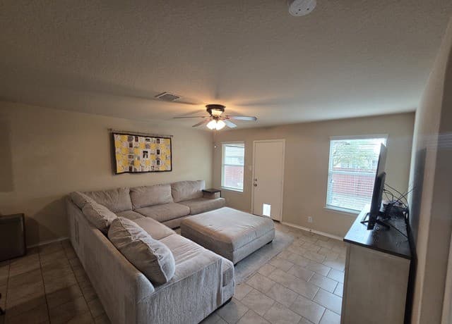 5-bedroom rental at 6024 Harvest Ranch in San Antonio, TX — photo 5