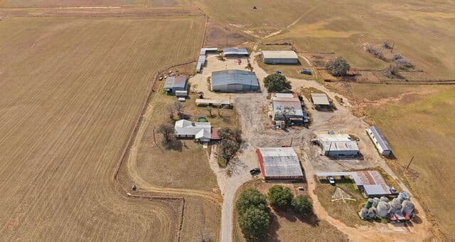 rental at 4456 Fm 536 in Pleasanton, TX — photo 2