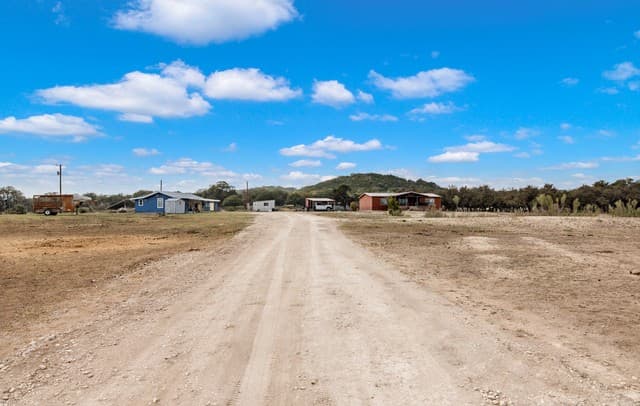 Home for sale at 179 Pvt Rd 3830 in Utopia, TX — photo 2