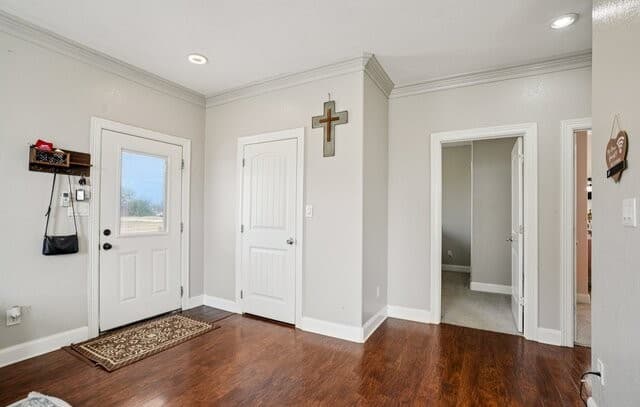 2-bedroom rental at 325 Las Palomas in Lytle, TX — photo 4