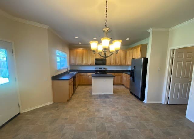 4-bedroom rental at 2007 Walsbrook in San Antonio, TX — photo 5