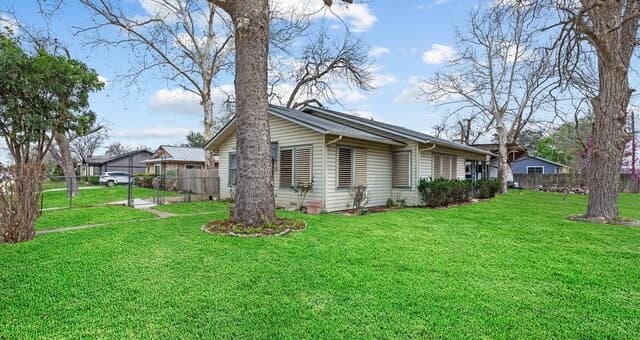3-bedroom rental at 310 Randolph in Schertz, TX — photo 2