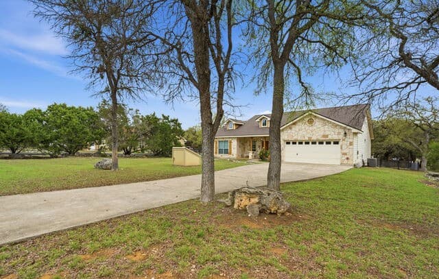 3-bedroom rental at 5270 Spring Branch in Spring Branch, TX — photo 2