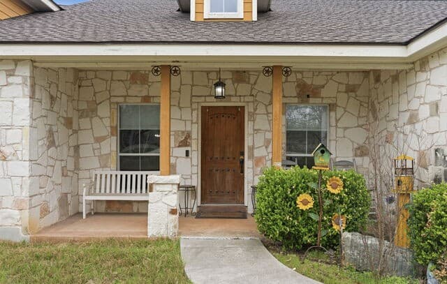 3-bedroom rental at 5270 Spring Branch in Spring Branch, TX — photo 4