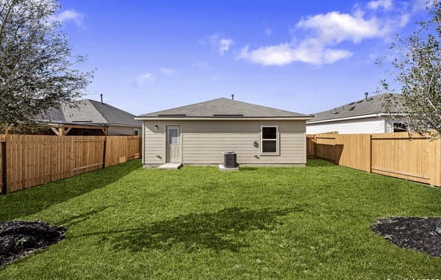 3-bedroom rental at 14906 Telfaire Meadow in Von Ormy, TX — photo 3