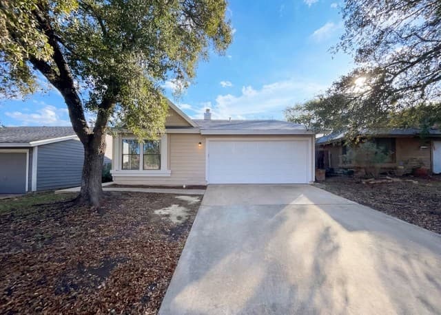 3-bedroom rental at 15009 Winter View in San Antonio, TX — photo 1
