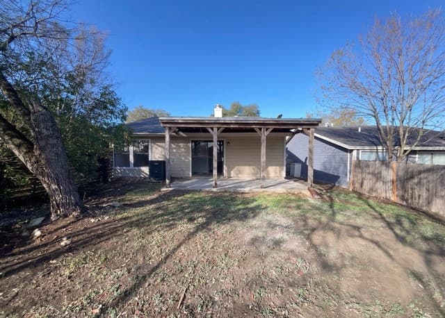 3-bedroom rental at 15009 Winter View in San Antonio, TX — photo 5