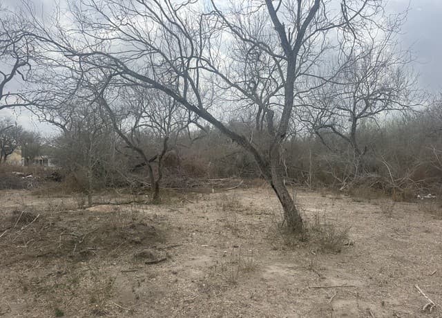 rental at 711 N Davidson in Karnes City, TX — photo 3