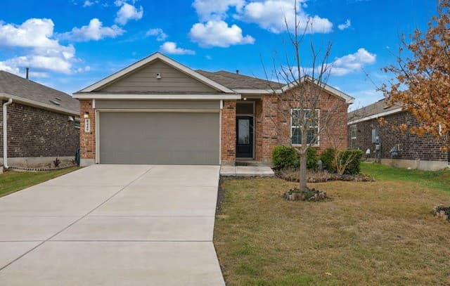 4-bedroom rental at 8449 Lamus Wheel in San Antonio, TX — photo 2