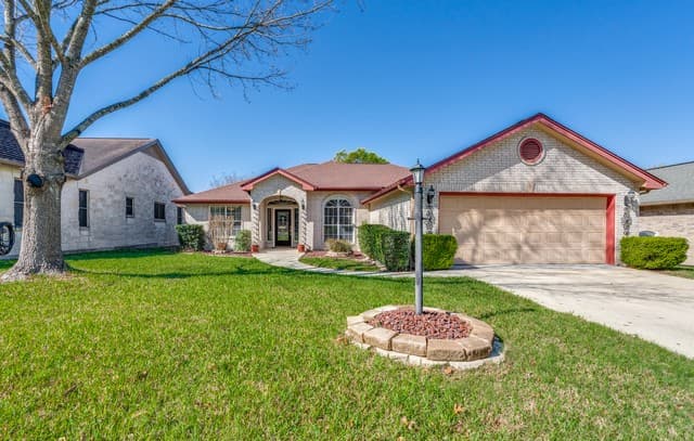 3-bedroom rental at 3704 Hillside in Schertz, TX — photo 1