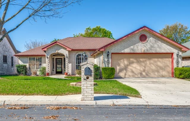 3-bedroom rental at 3704 Hillside in Schertz, TX — photo 3