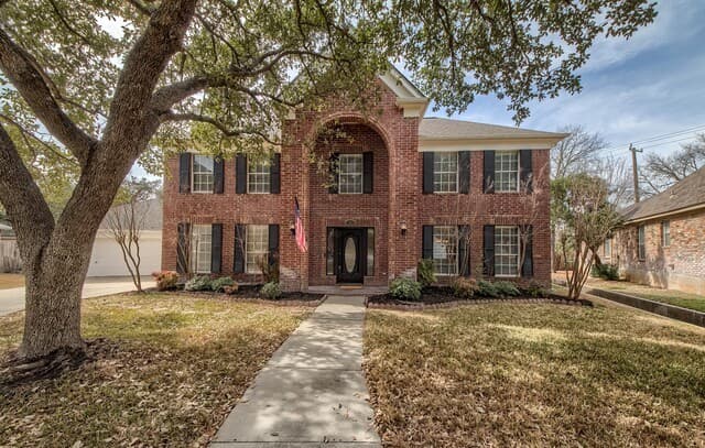 4-bedroom rental at 13835 Shavano Glenn in San Antonio, TX — photo 2