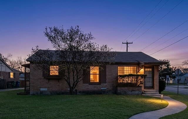 3-bedroom rental at 1902 Schley Ave in San Antonio, TX — photo 1