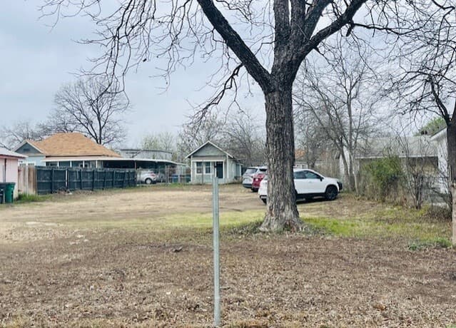 rental at 615 Indiana in San Antonio, TX — photo 3