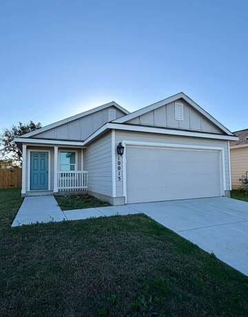 4-bedroom rental at 10015 Braun in San Antonio, TX — photo 1