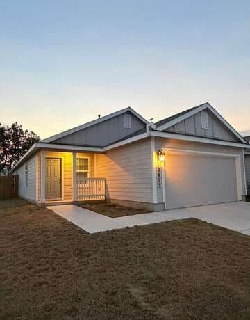 4-bedroom rental at 10015 Braun in San Antonio, TX — photo 2