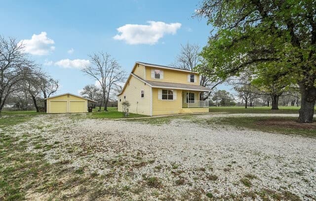 3-bedroom home for sale at 802 Eagle Creek in Floresville TX