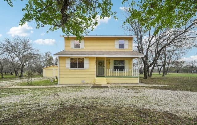 Home for sale at 802 Eagle Creek in Floresville, TX — photo 4