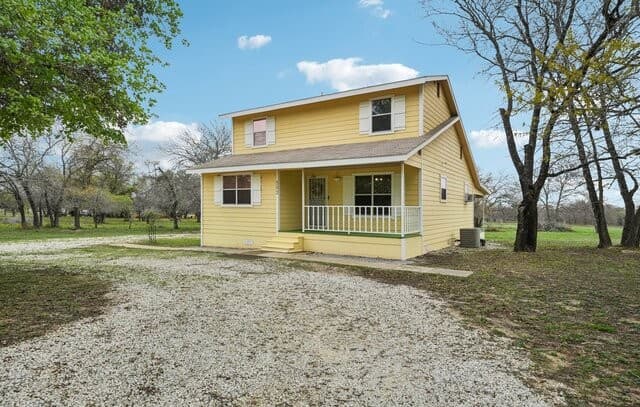 Home for sale at 802 Eagle Creek in Floresville, TX — photo 5