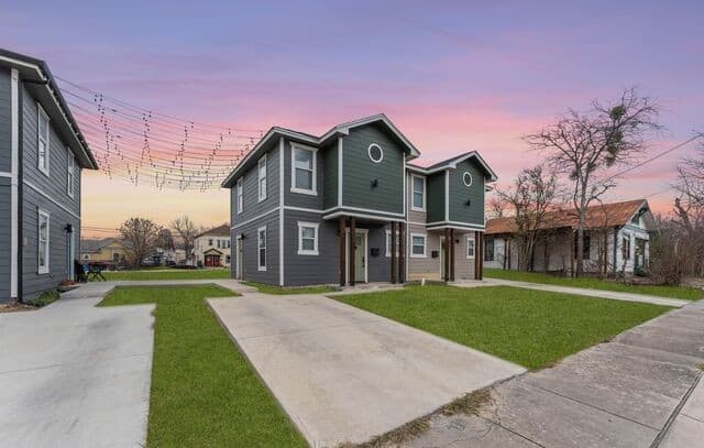 rental at 907 Dawson in San Antonio, TX — photo 4