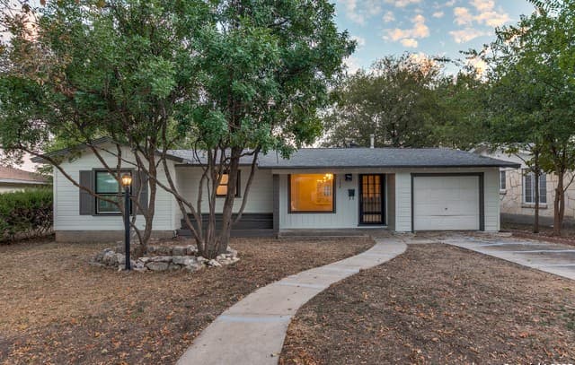 4-bedroom rental at 126 Addax in San Antonio, TX — photo 1