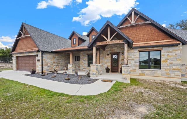 4-bedroom rental at 1119 Sunrise Place in Spring Branch, TX — photo 2
