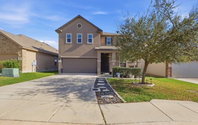 4-bedroom rental at 6514 Wind Trce in San Antonio, TX — photo 2