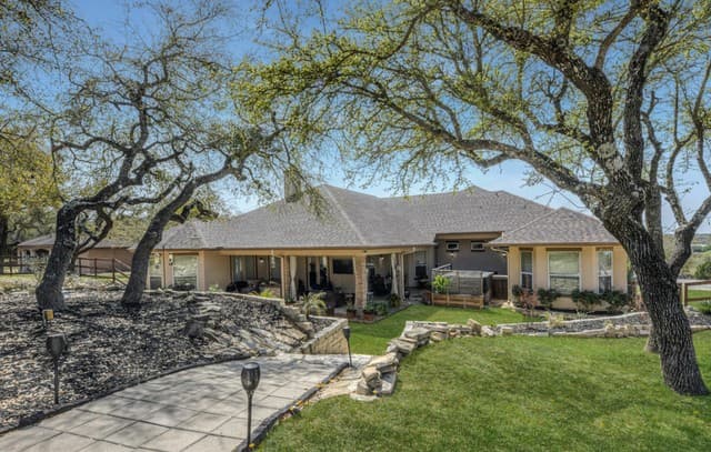 4-bedroom rental at 115 Treeline in Spring Branch, TX — photo 4