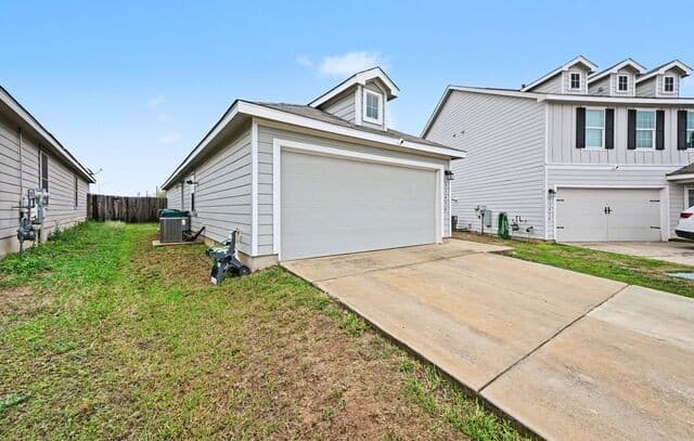 3-bedroom rental at 13450 Ashworth in San Antonio, TX — photo 2