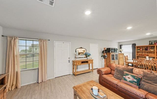 3-bedroom rental at 13450 Ashworth in San Antonio, TX — photo 5