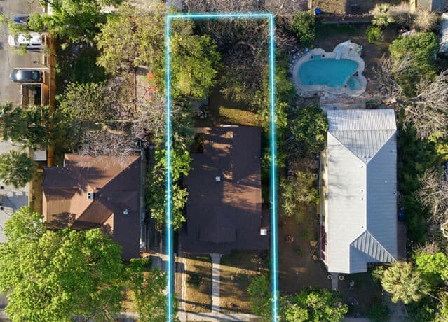 2-bedroom rental at 140 E French Pl in San Antonio, TX — photo 3