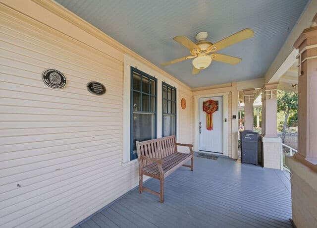 2-bedroom rental at 140 E French Pl in San Antonio, TX — photo 4