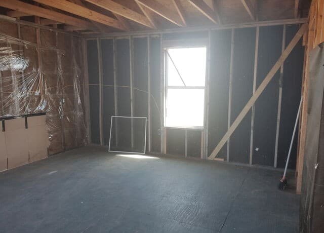 1-bedroom rental at 2074 County Road 306 in Floresville, TX — photo 5