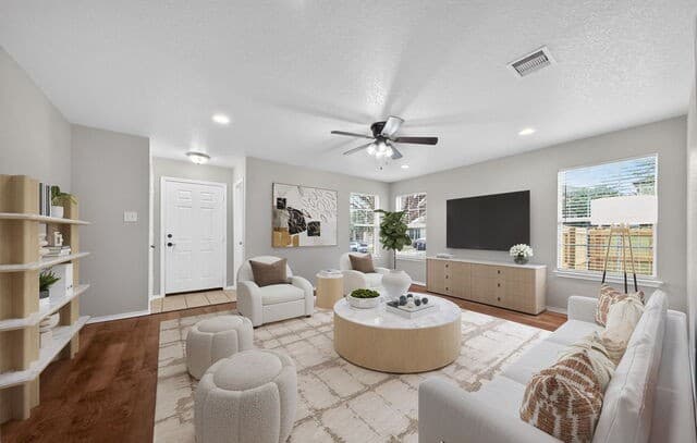3-bedroom rental at 16103 Branding Pass in San Antonio, TX — photo 2