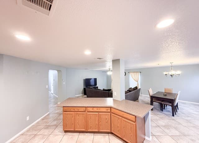 4-bedroom rental at 718 Barrow Peak in San Antonio, TX — photo 5