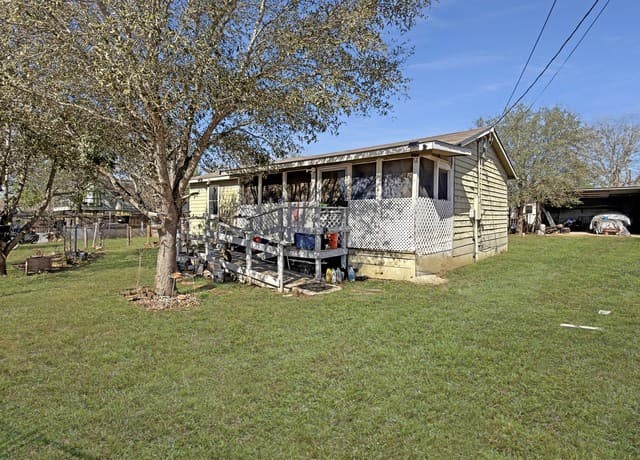 3-bedroom rental at 213 E 4th in Elmendorf, TX — photo 1
