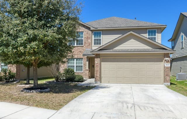 5-bedroom rental at 9019 Mustang Pass in San Antonio, TX — photo 1