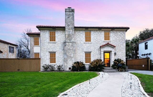 3-bedroom rental at 218 Mary Louise in San Antonio, TX — photo 1