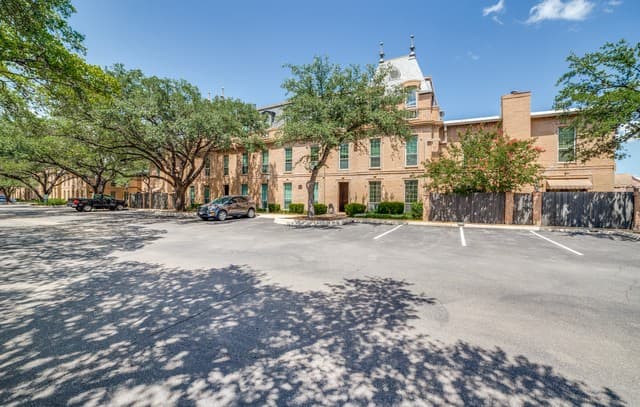 2-bedroom rental at 7711 Broadway Str. Unit 11B in San Antonio, TX — photo 1