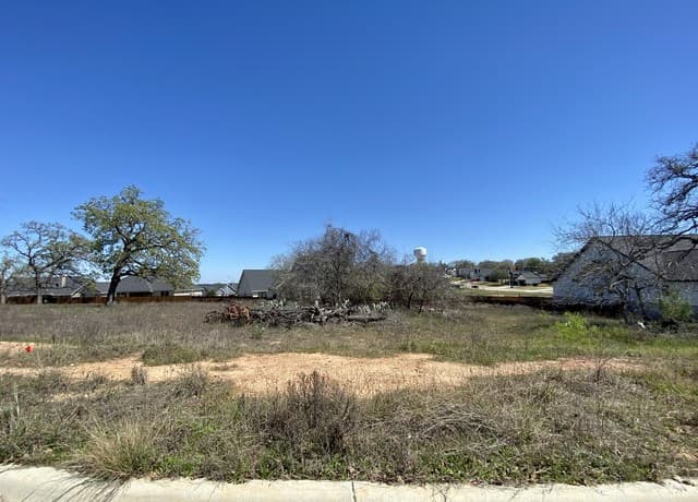 rental at 117 Red Oak Trail in La Vernia, TX — photo 1