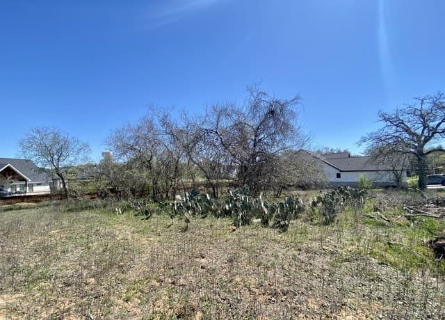 rental at 117 Red Oak Trail in La Vernia, TX — photo 2