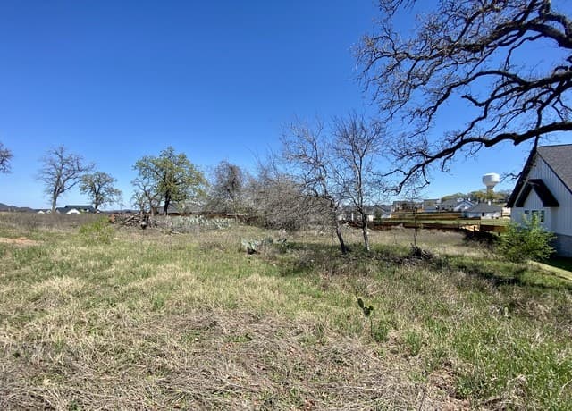 rental at 117 Red Oak Trail in La Vernia, TX — photo 3